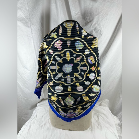 HERMES Qu'importe le flacon, pourvu qu'on ait l'ivresse silk scarf pleated - Picture 9 of 16